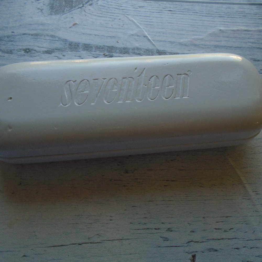White and Pink Seventeen Magazine glasses holder